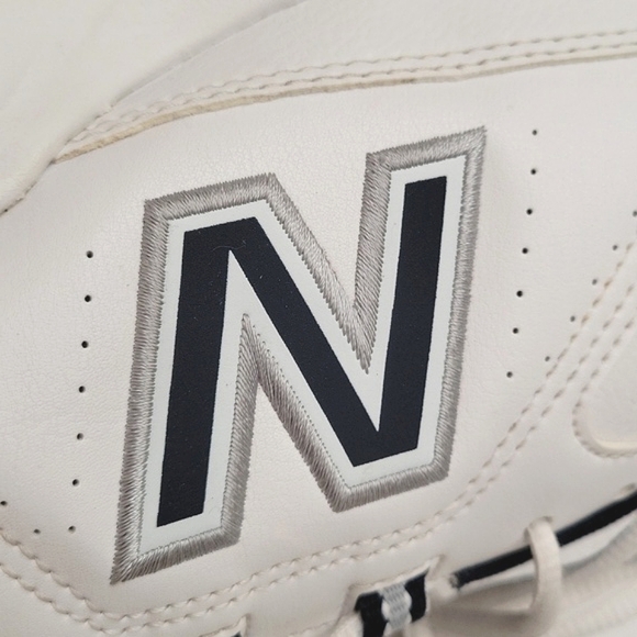 NEW BALANCE Sneakers. Comfort Insert. Size 10. COLOR White and Blue. - Picture 11 of 17